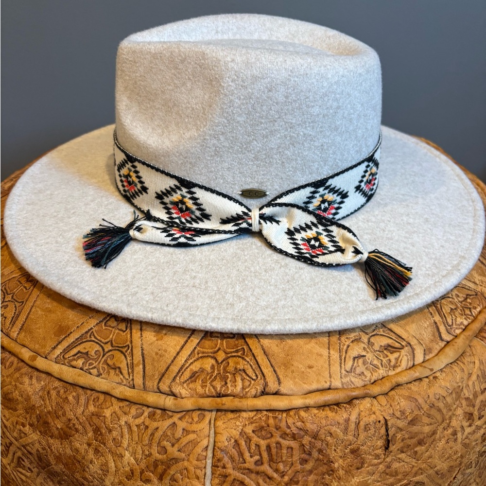 Stylish Light Gray Hat with Aztec Band